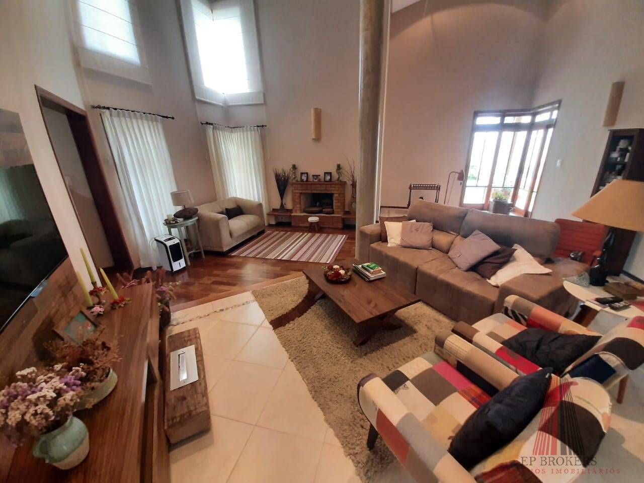 Casa à venda com 4 quartos, 338m² - Foto 5