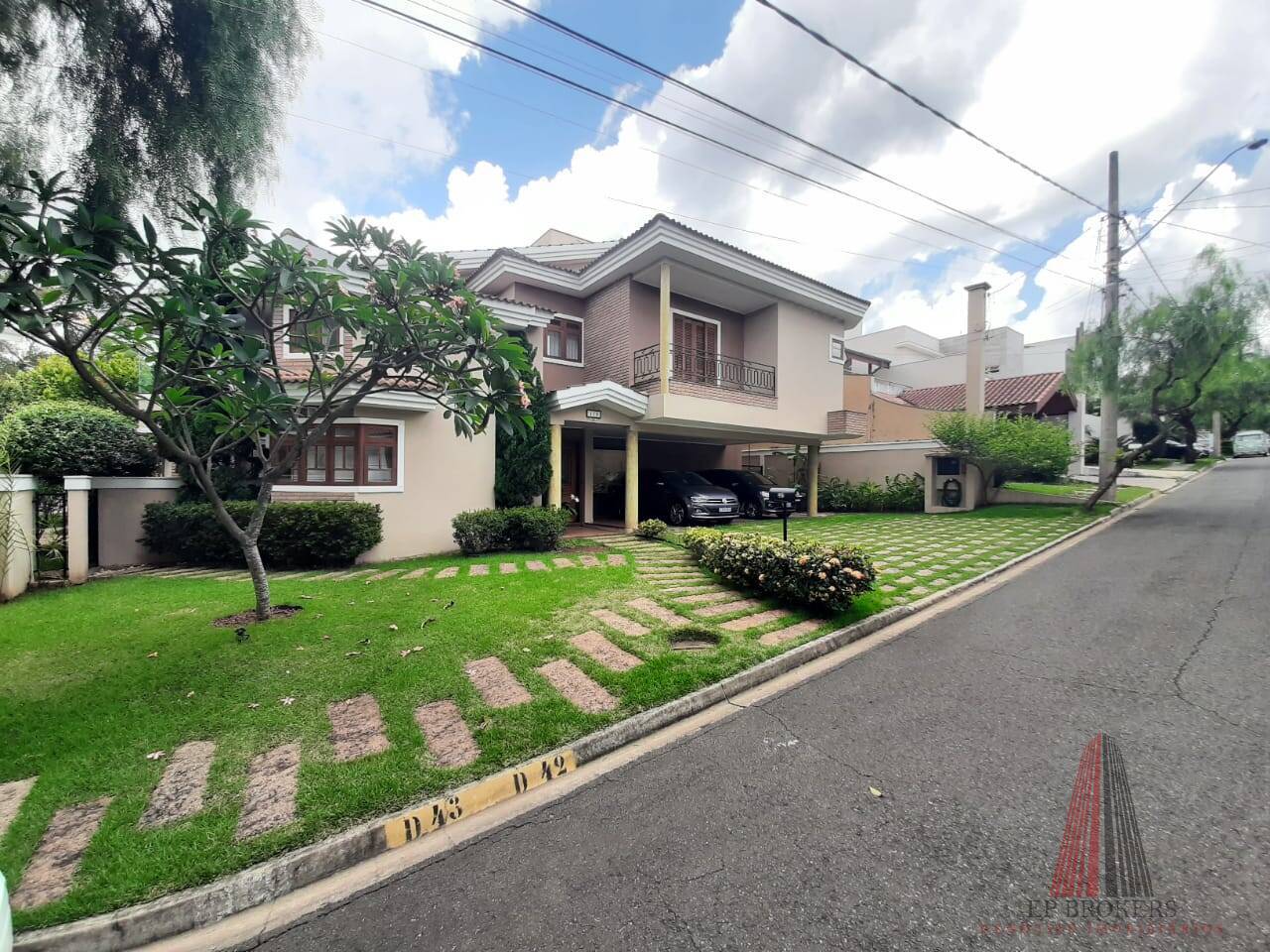 Casa à venda com 4 quartos, 338m² - Foto 4