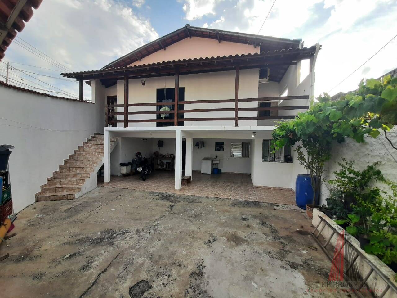 Casa à venda com 3 quartos, 126m² - Foto 1