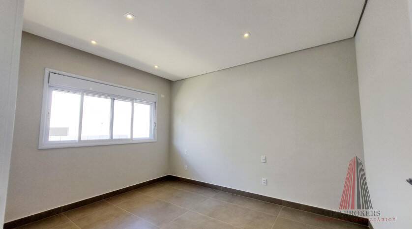 Casa à venda com 4 quartos, 270m² - Foto 11