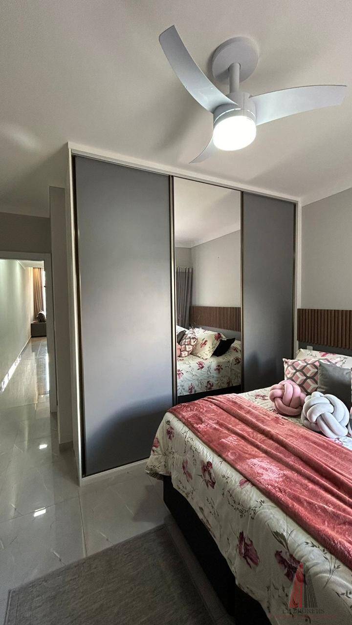 Casa à venda com 2 quartos, 75m² - Foto 13