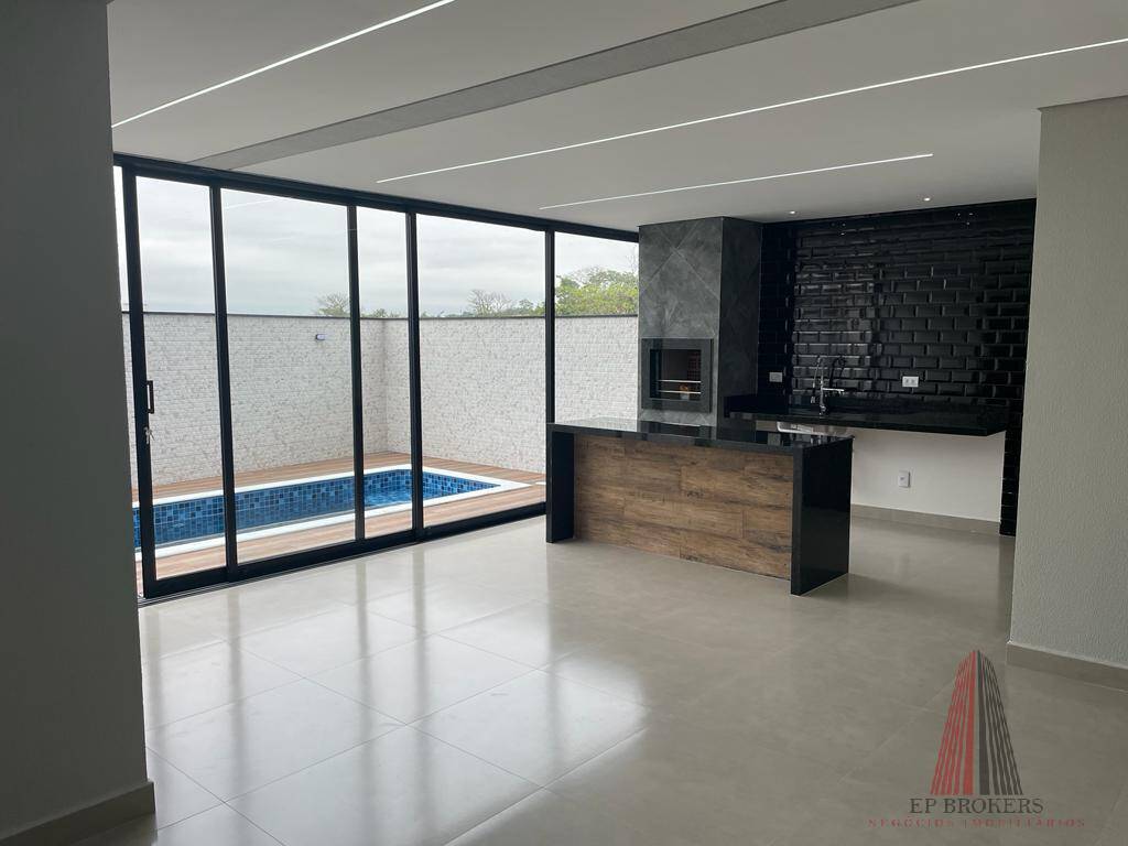 Casa à venda com 3 quartos, 200m² - Foto 4