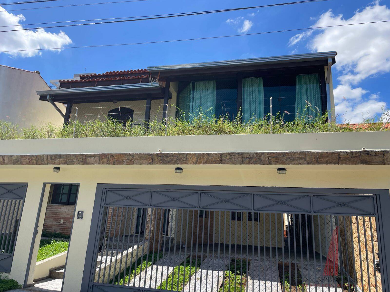 Sobrado à venda com 4 quartos, 460m² - Foto 1