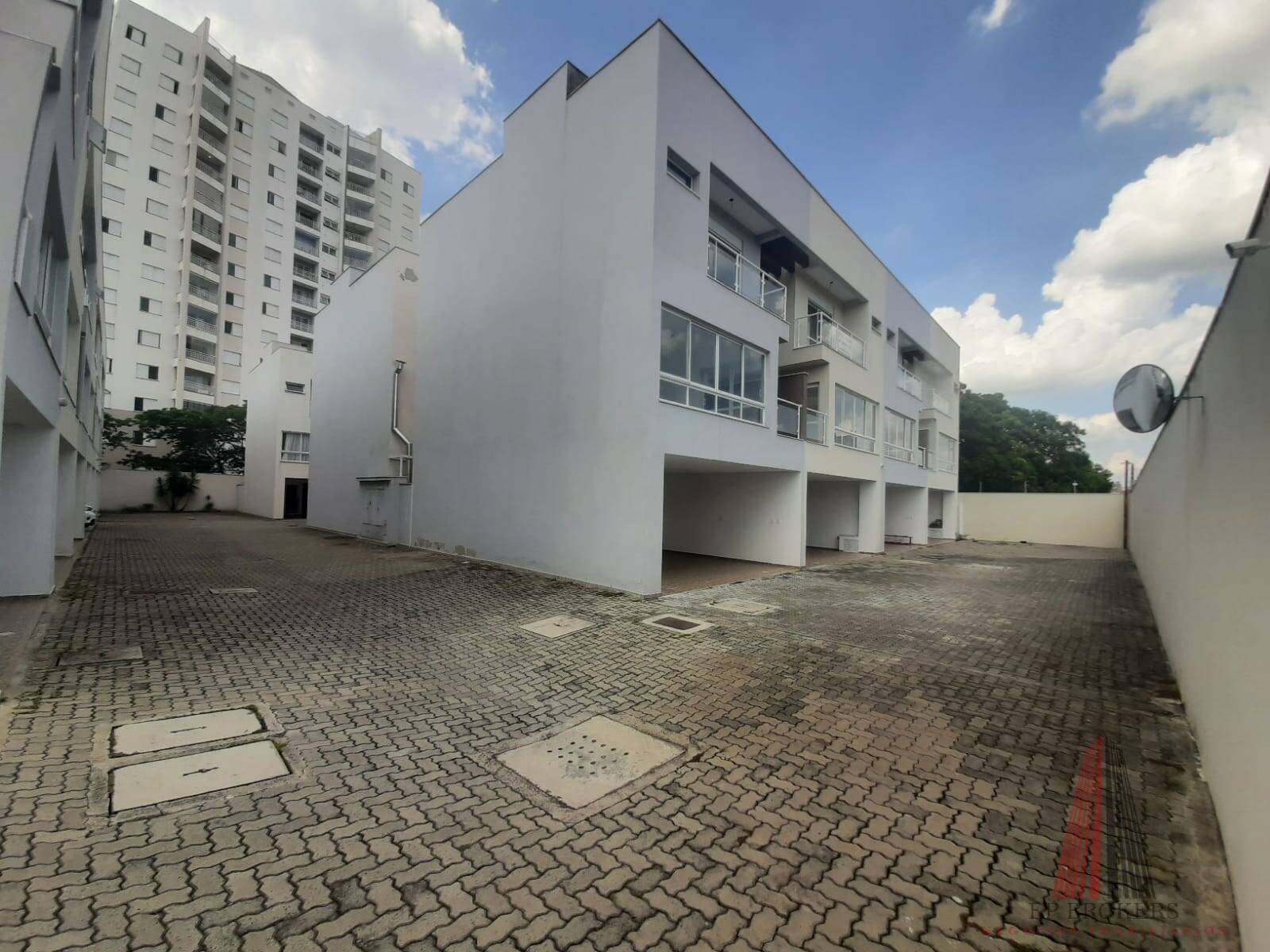 Casa à venda com 3 quartos, 151m² - Foto 2