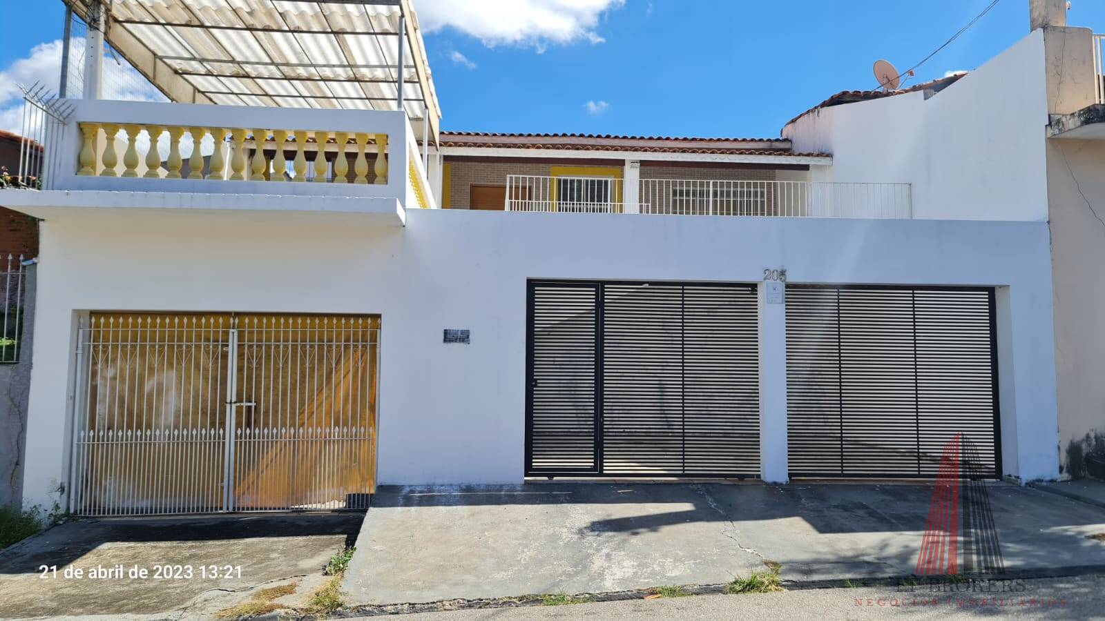 Casa à venda com 3 quartos, 240m² - Foto 1