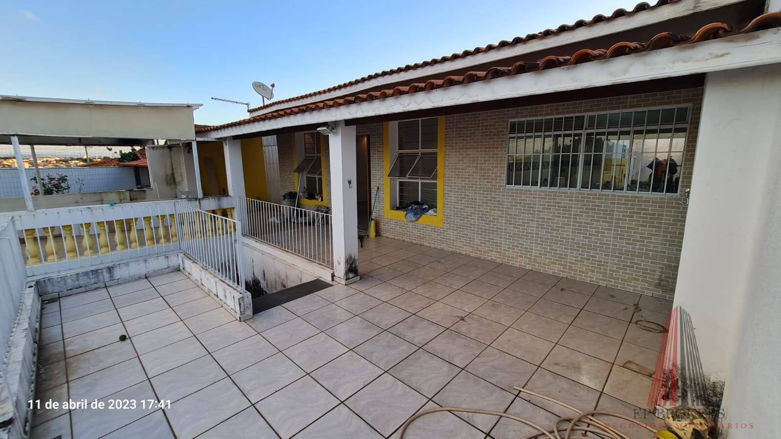 Casa à venda com 3 quartos, 240m² - Foto 2