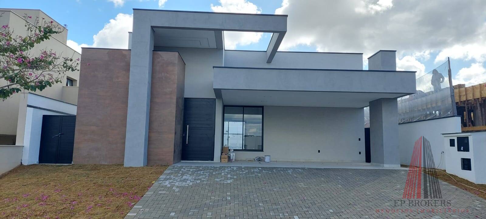 Casa à venda com 3 quartos, 248m² - Foto 1