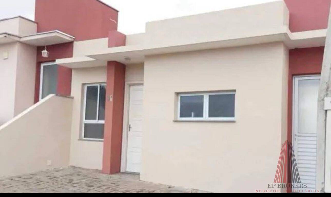 Casa à venda com 3 quartos, 68m² - Foto 1