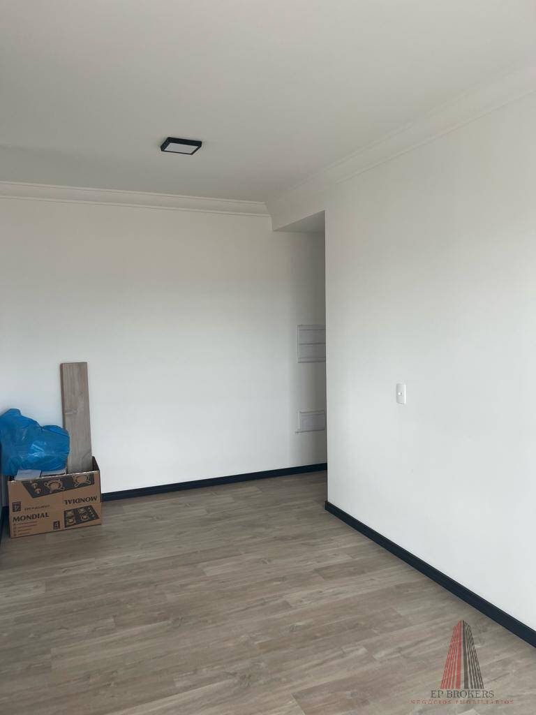 Apartamento à venda com 2 quartos, 62m² - Foto 4