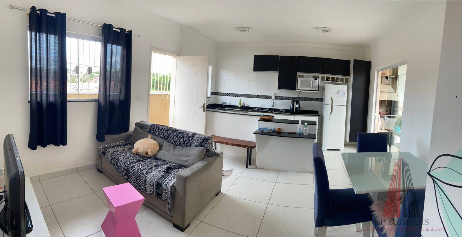 Apartamento à venda com 2 quartos, 70m² - Foto 1