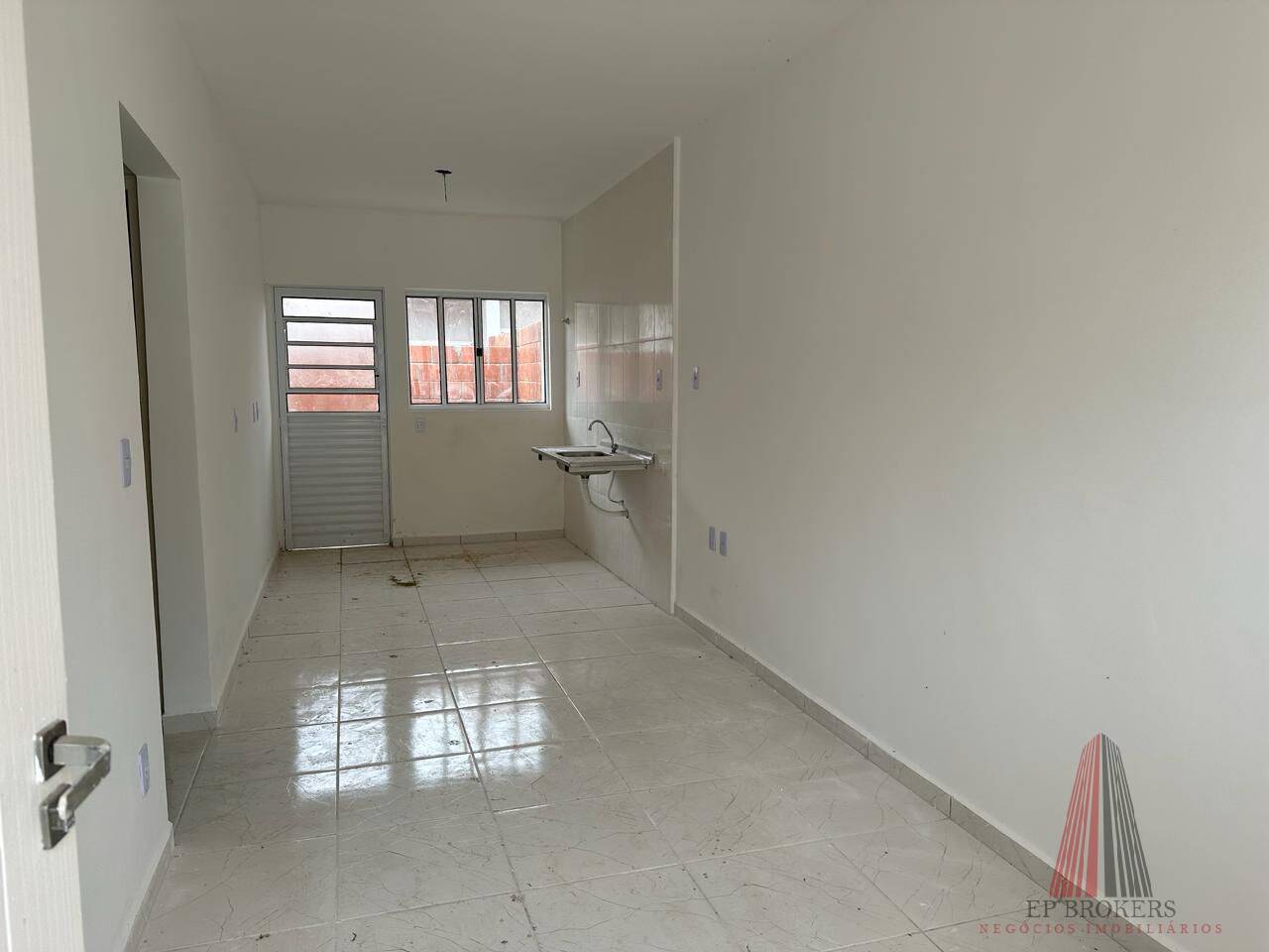 Casa à venda com 2 quartos, 55m² - Foto 3