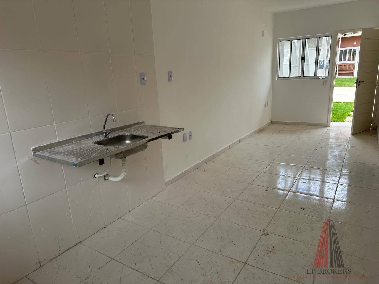 Casa à venda com 2 quartos, 55m² - Foto 4