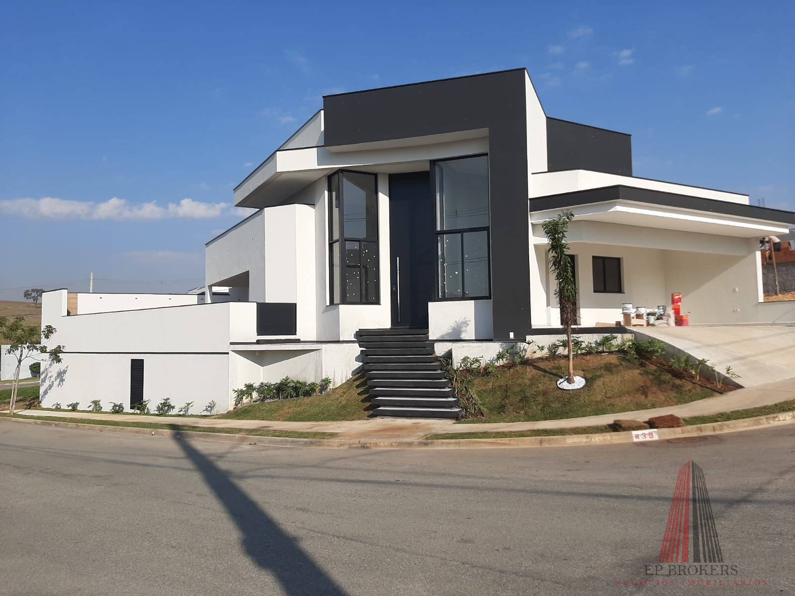 Casa de Condomínio à venda com 3 quartos, 250m² - Foto 2