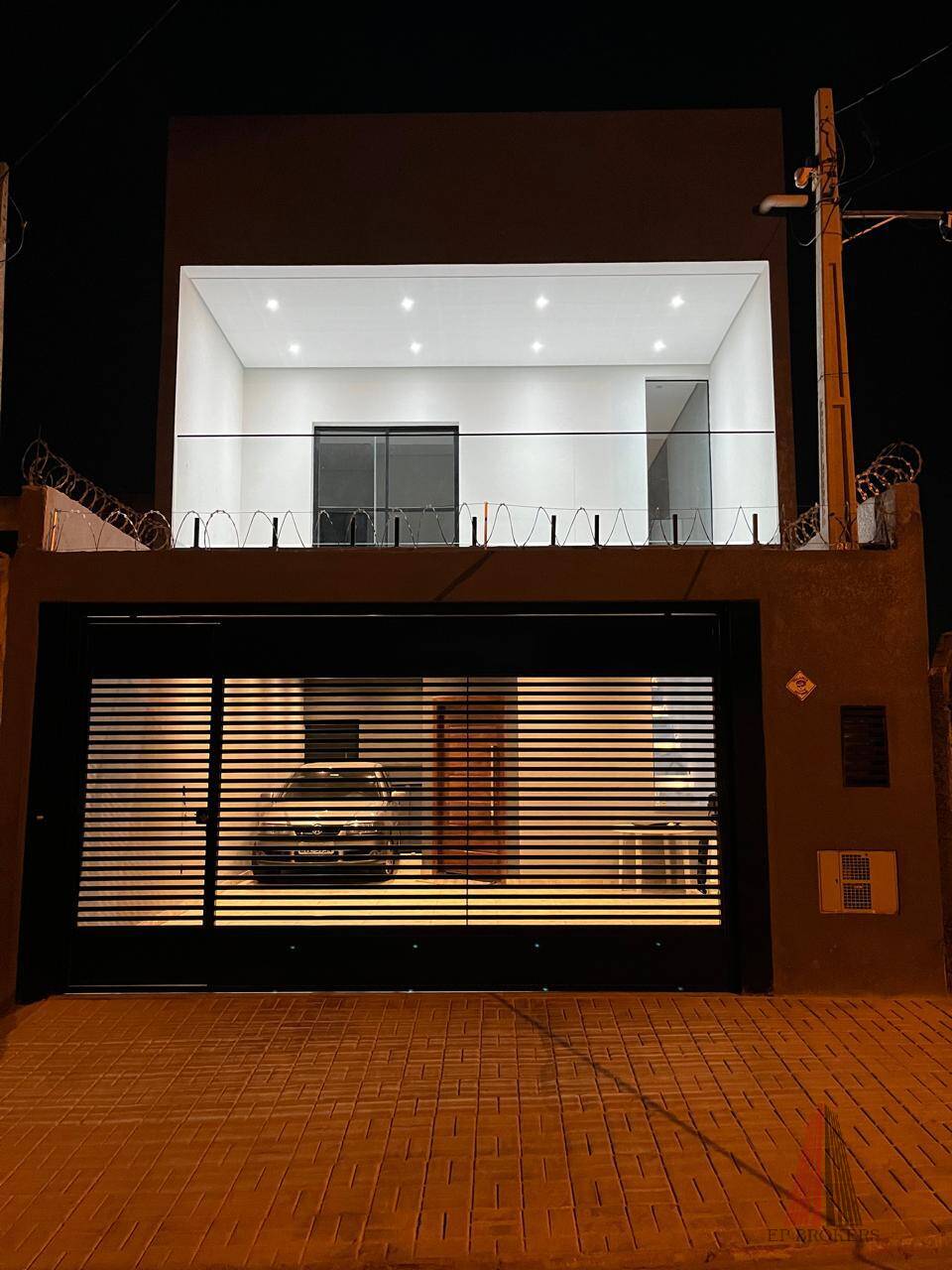 Sobrado à venda com 4 quartos, 190m² - Foto 1