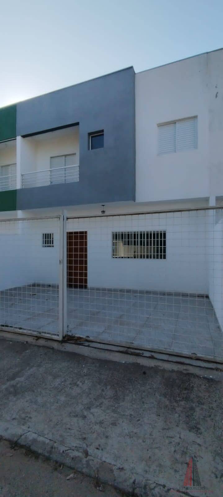 Casa à venda com 2 quartos, 81m² - Foto 1