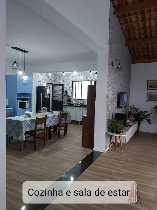 Casa à venda com 3 quartos, 234m² - Foto 3