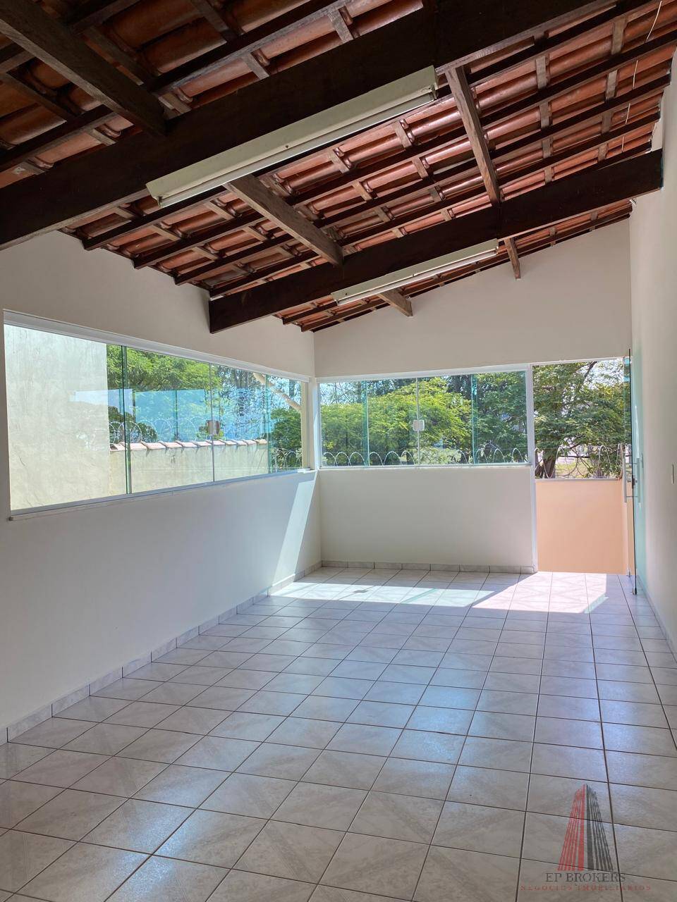 Casa à venda com 2 quartos, 126m² - Foto 1