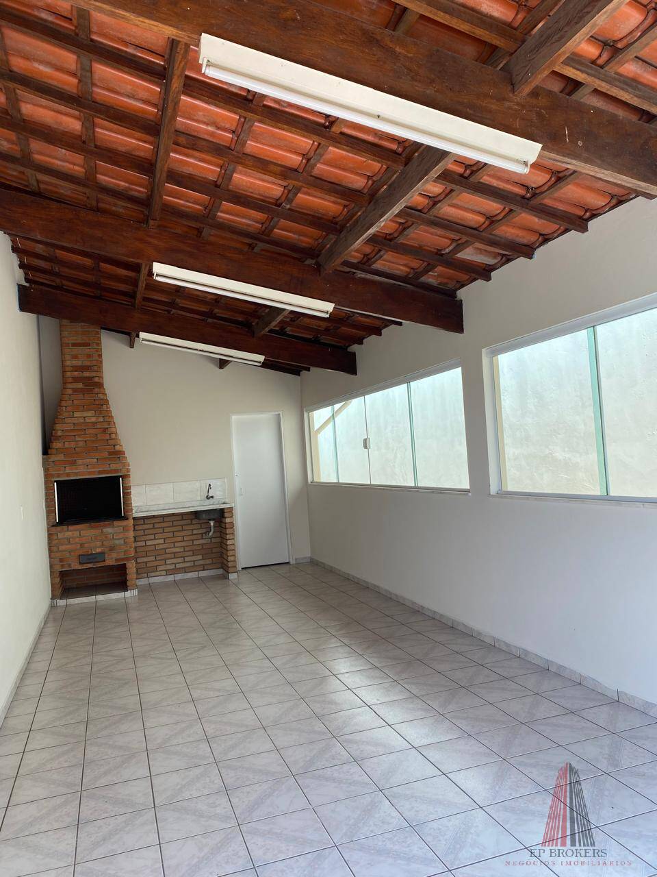 Casa à venda com 2 quartos, 126m² - Foto 2