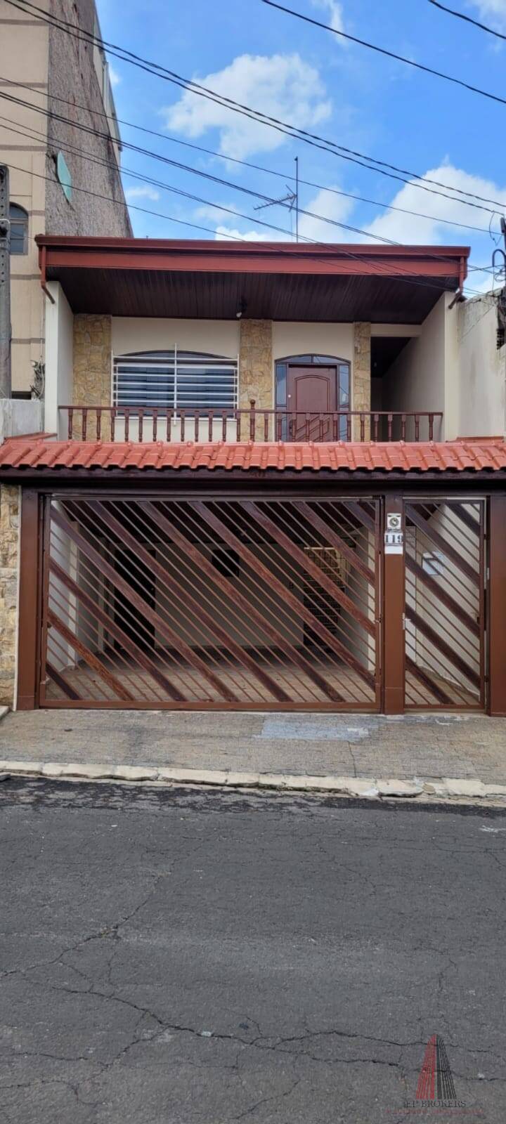 Casa à venda com 3 quartos, 190m² - Foto 1