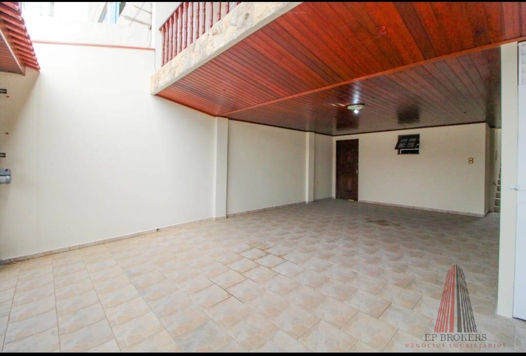 Casa à venda com 3 quartos, 190m² - Foto 2