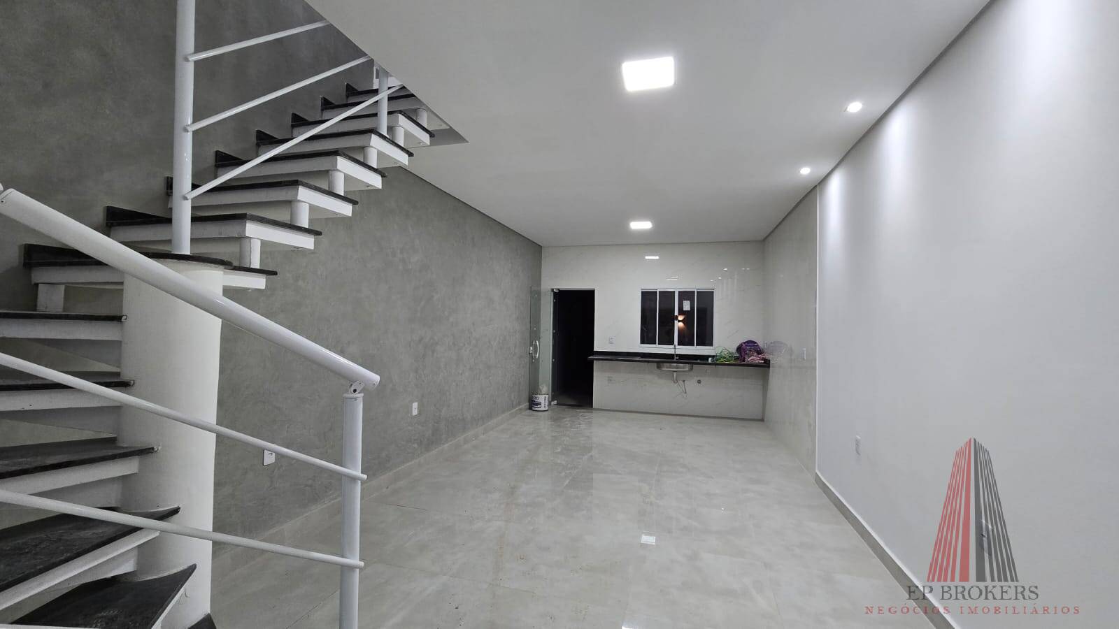 Casa à venda com 3 quartos, 165m² - Foto 1