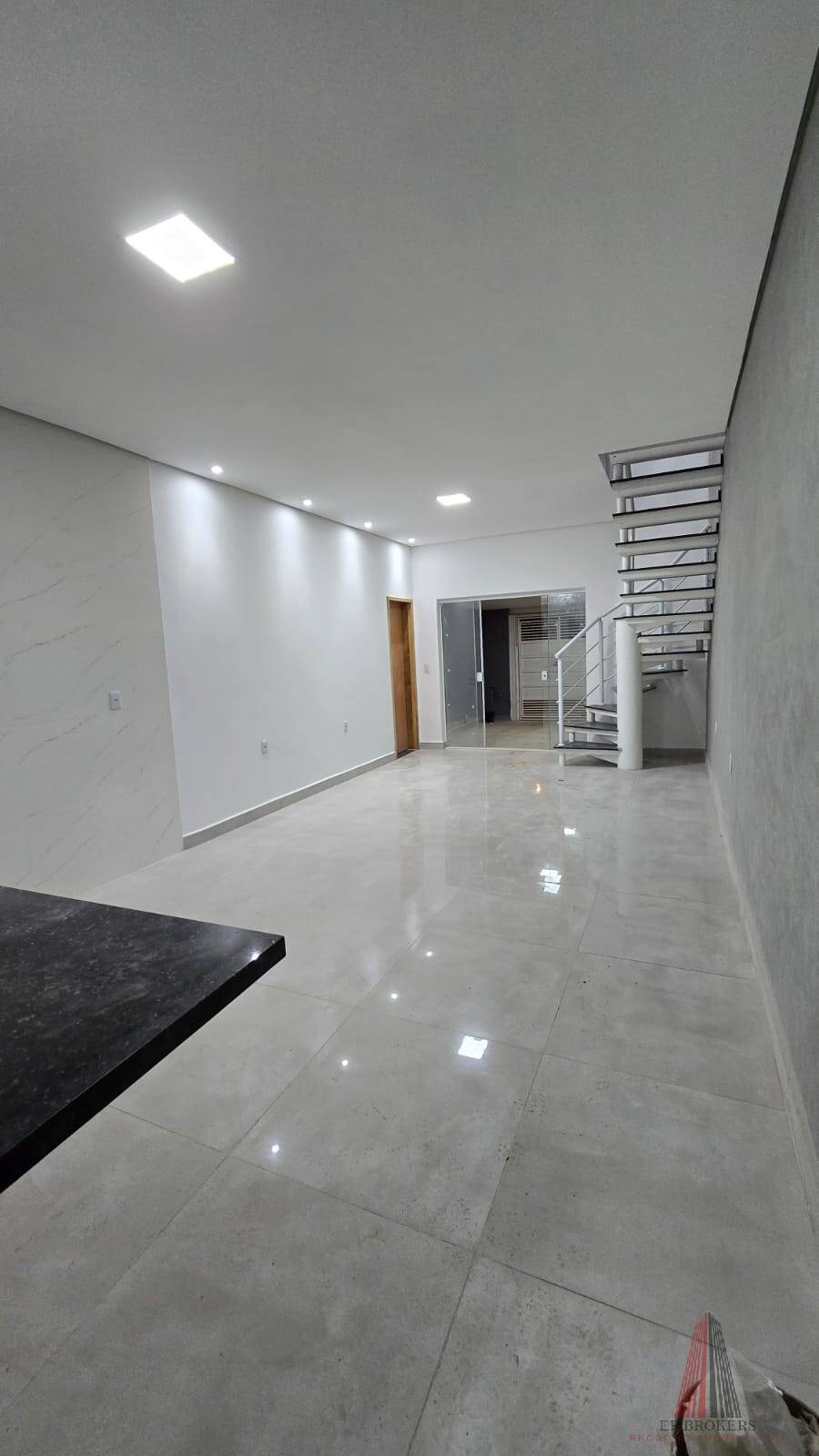 Casa à venda com 3 quartos, 165m² - Foto 2