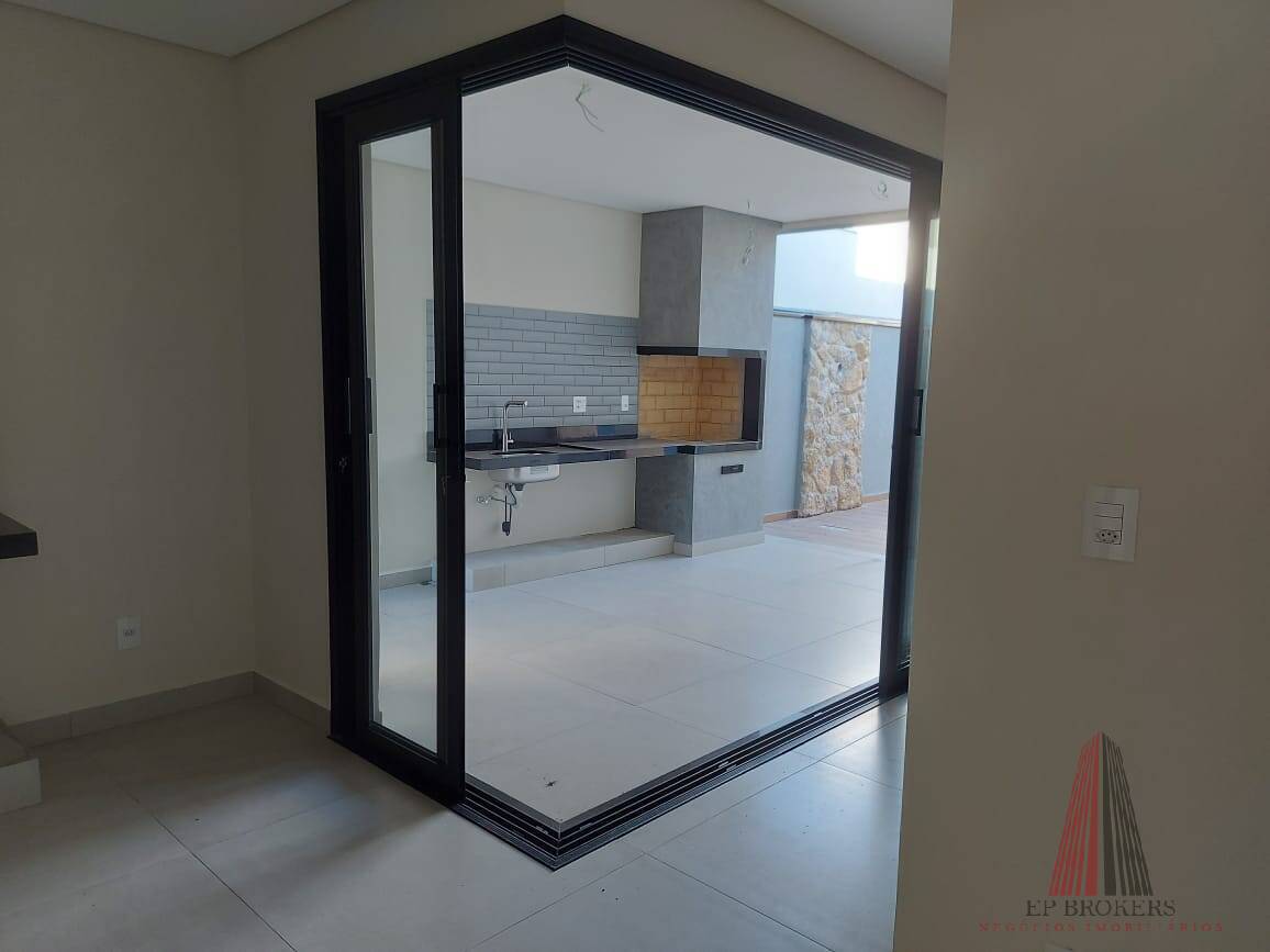 Casa à venda com 3 quartos, 310m² - Foto 4