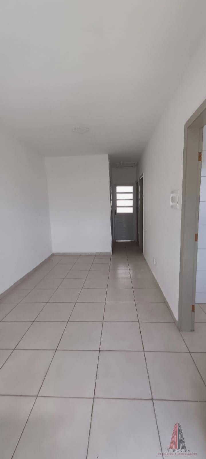 Casa à venda com 2 quartos, 48m² - Foto 2