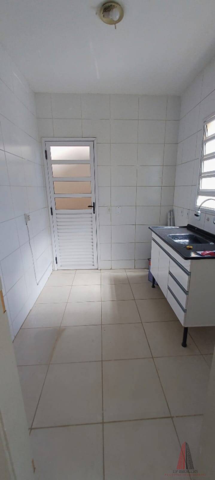 Casa à venda com 2 quartos, 48m² - Foto 4