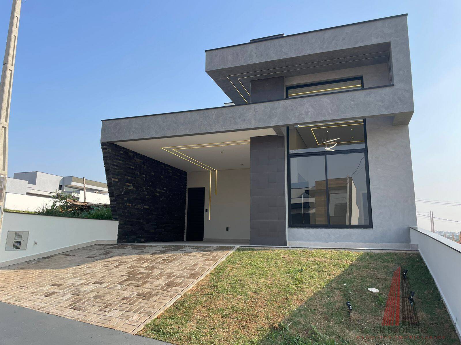 Casa à venda com 3 quartos, 200m² - Foto 1