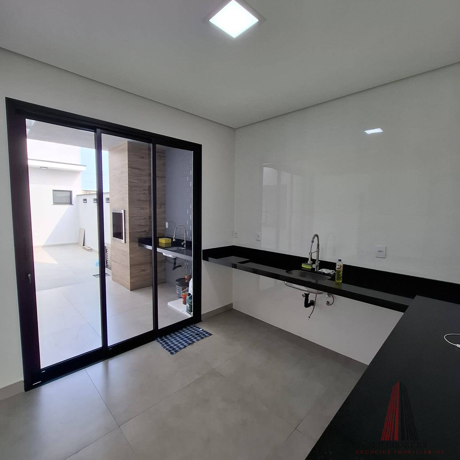 Casa à venda com 3 quartos, 120m² - Foto 11