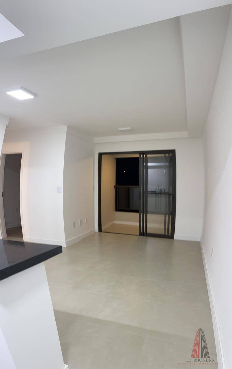 Apartamento à venda com 2 quartos, 67m² - Foto 6