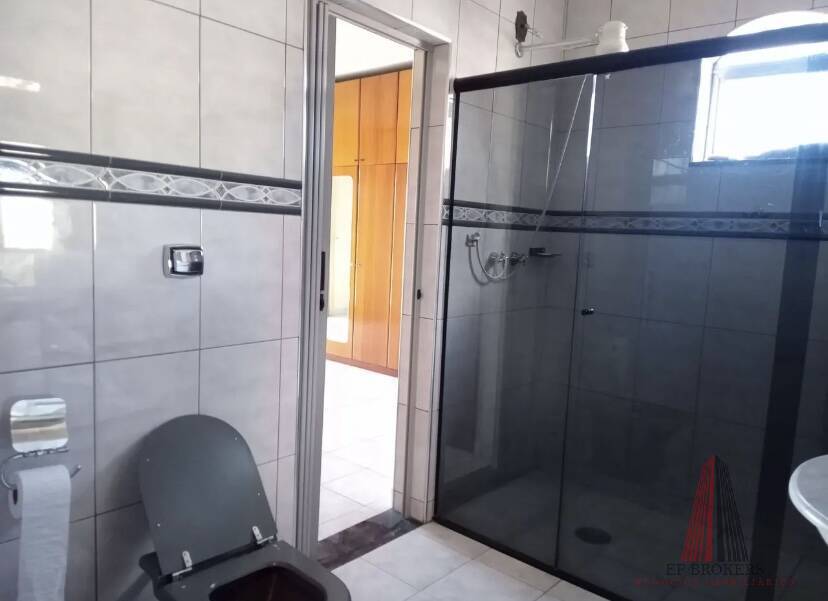 Sobrado à venda com 3 quartos, 200m² - Foto 2