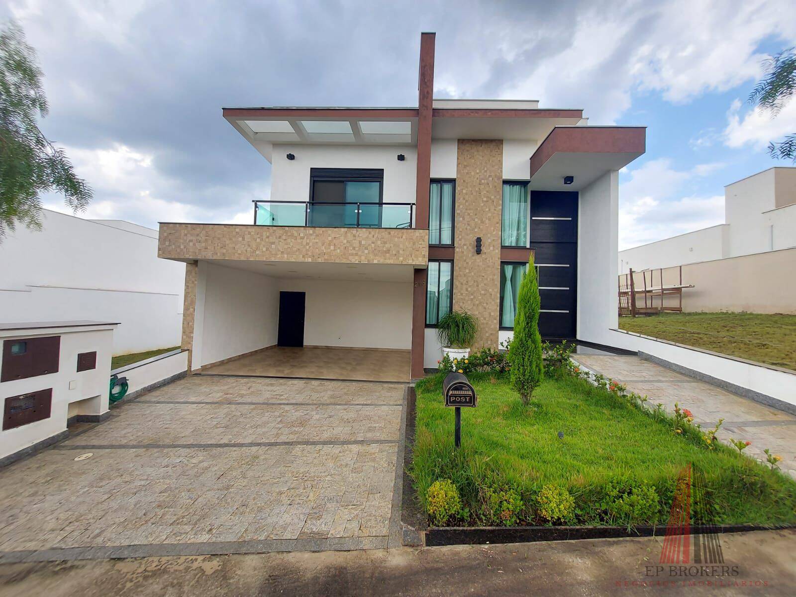 Casa à venda com 3 quartos, 200m² - Foto 1