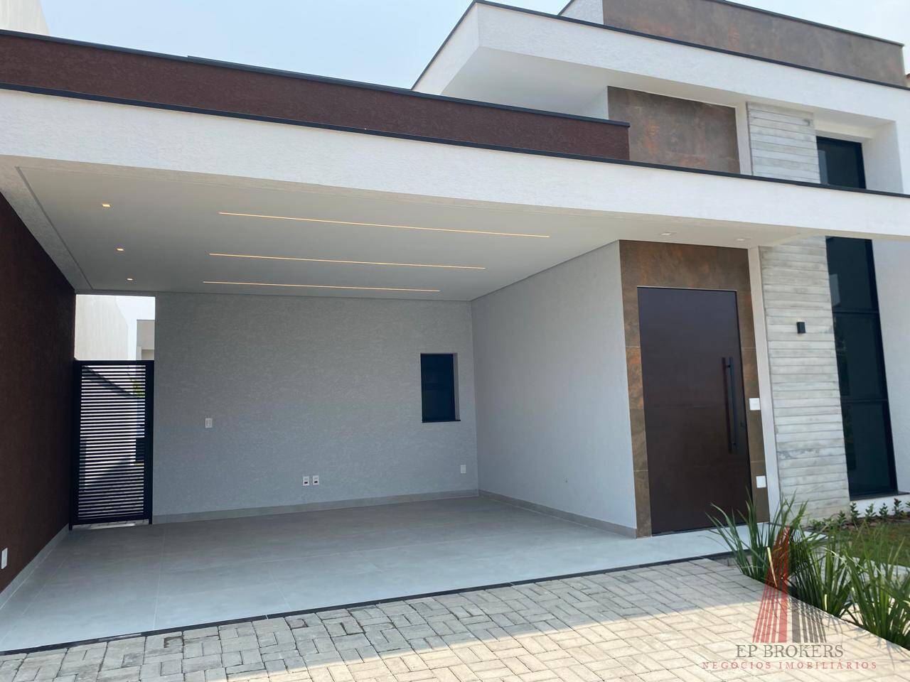 Casa à venda com 3 quartos, 144m² - Foto 1