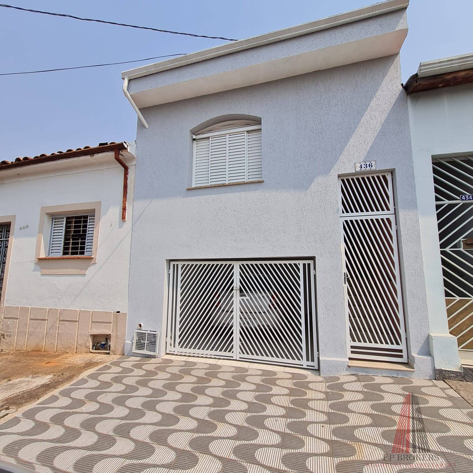 Casa à venda com 3 quartos, 150m² - Foto 1