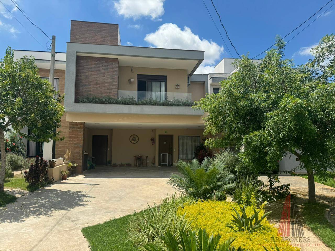 Casa à venda com 3 quartos, 168m² - Foto 1