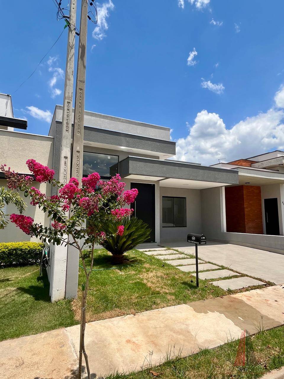 Casa à venda com 3 quartos, 105m² - Foto 2