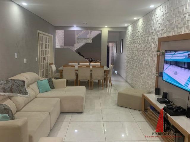 Casa à venda com 4 quartos, 180m² - Foto 2